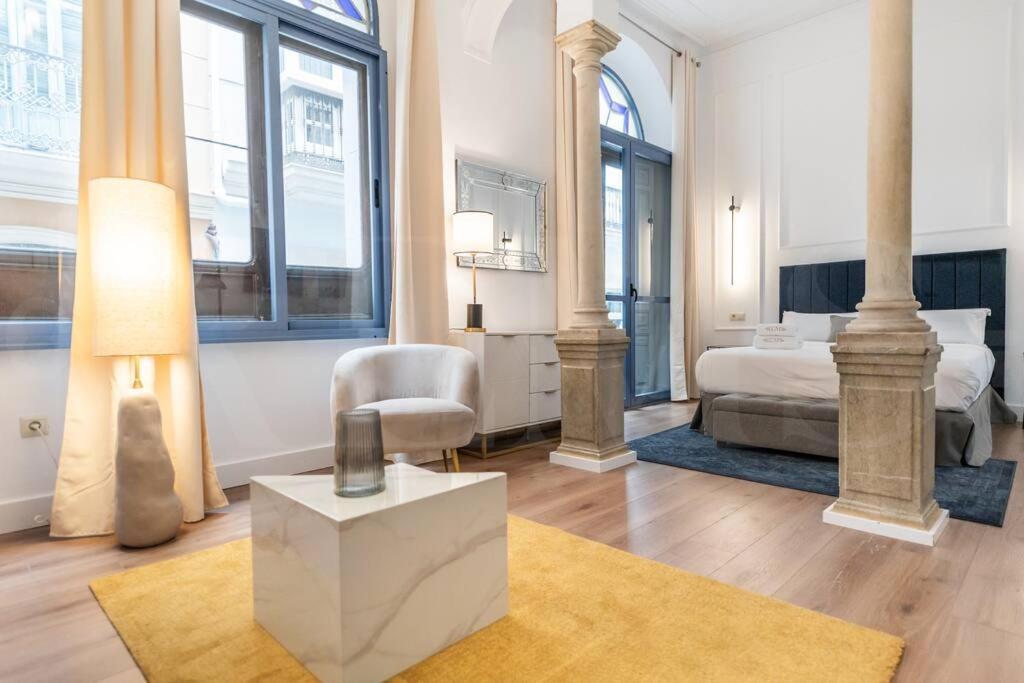 Historic Gem With Modern Comfort By Rems Apartament Malaga